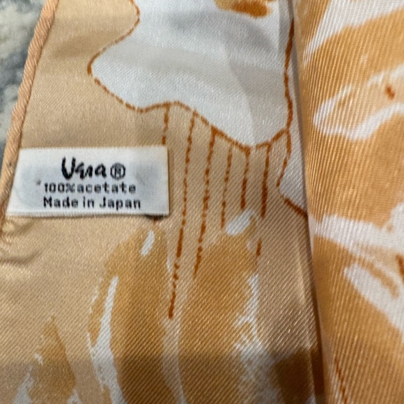 Vera Scarf - Picture 3 of 3